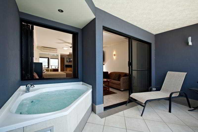 At Waterfront Whitsunday Retreat - Adults Only Apart otel Airlie Beach Dış mekan fotoğraf