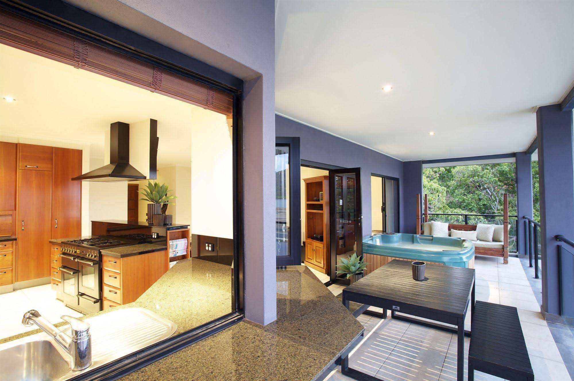 At Waterfront Whitsunday Retreat - Adults Only Apart otel Airlie Beach Dış mekan fotoğraf